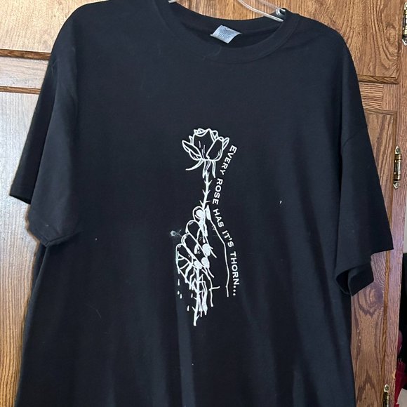 Every Rose Has It's Thorns T-Shirt - Picture 1 of 4